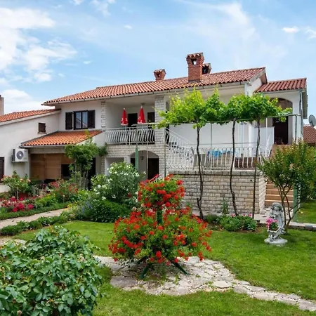 Vinez By Interhome Appartement *