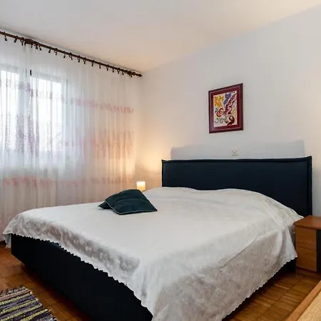 Vinez By Interhome Apartman