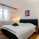 Vinez By Interhome Appartement